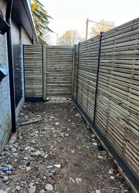 Contemporary gate installation in Reading